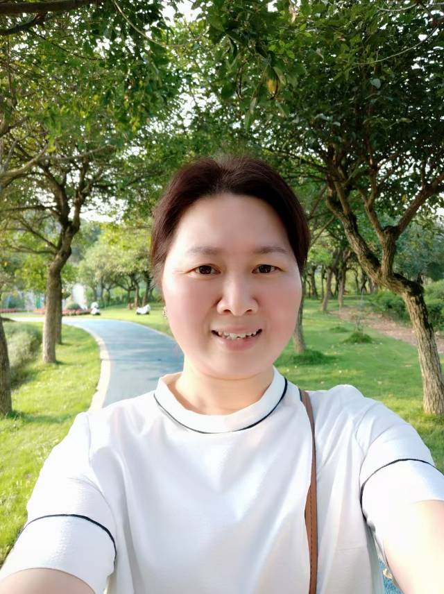 阿姨资料照片