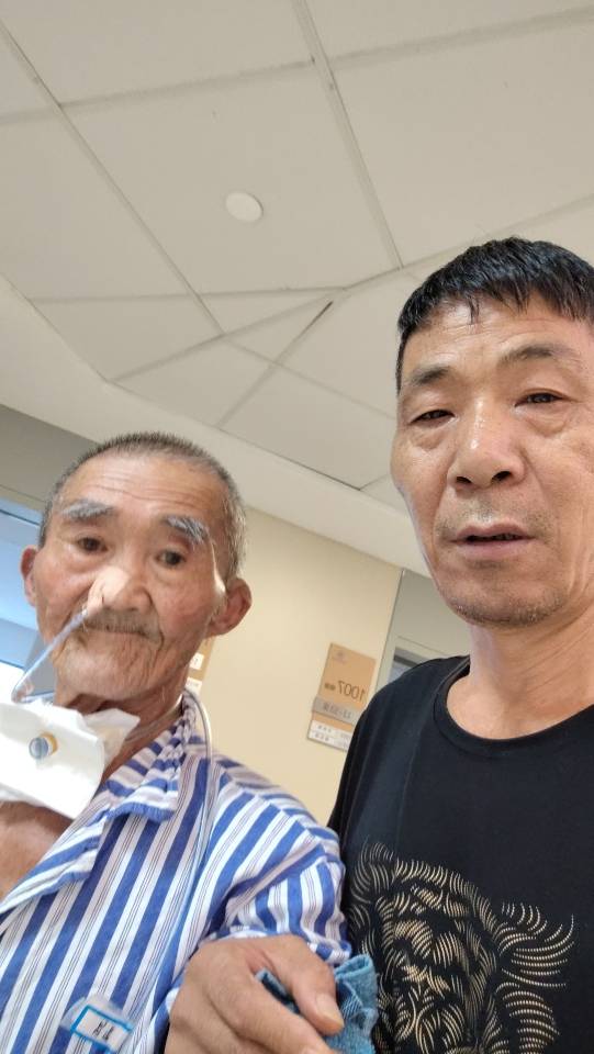 侯护工照片