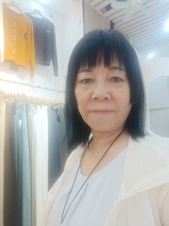 代阿姨照片