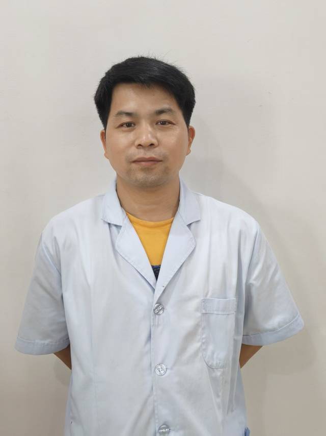 黄护工照片