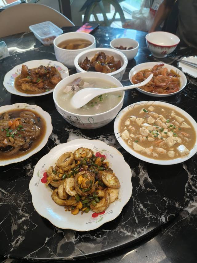 何阿姨照片