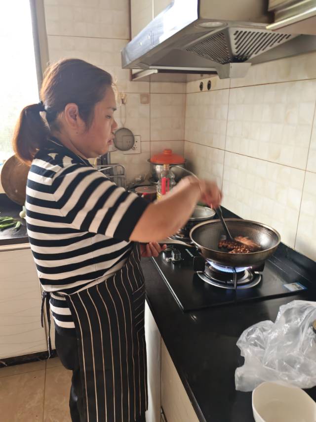 舒阿姨照片