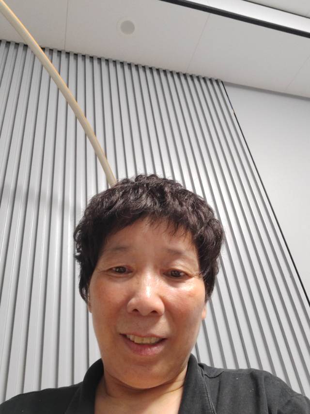 何阿姨照片