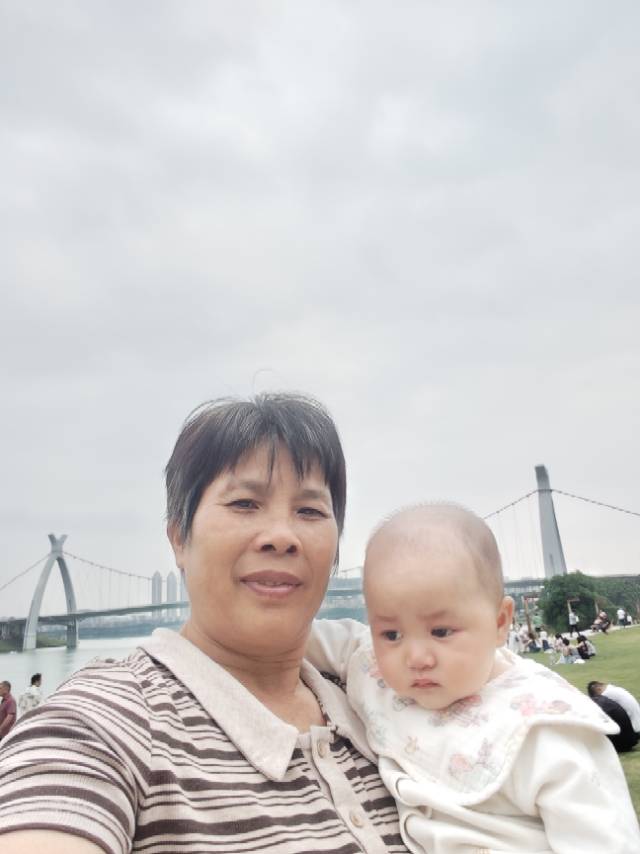 闭阿姨照片