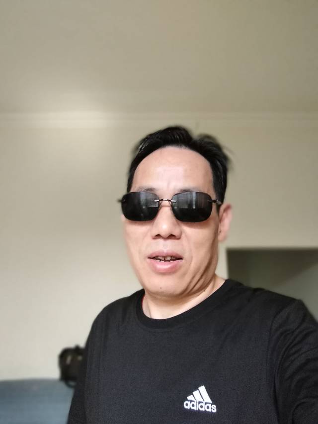 易阿姨照片