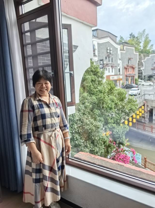 黄阿姨照片