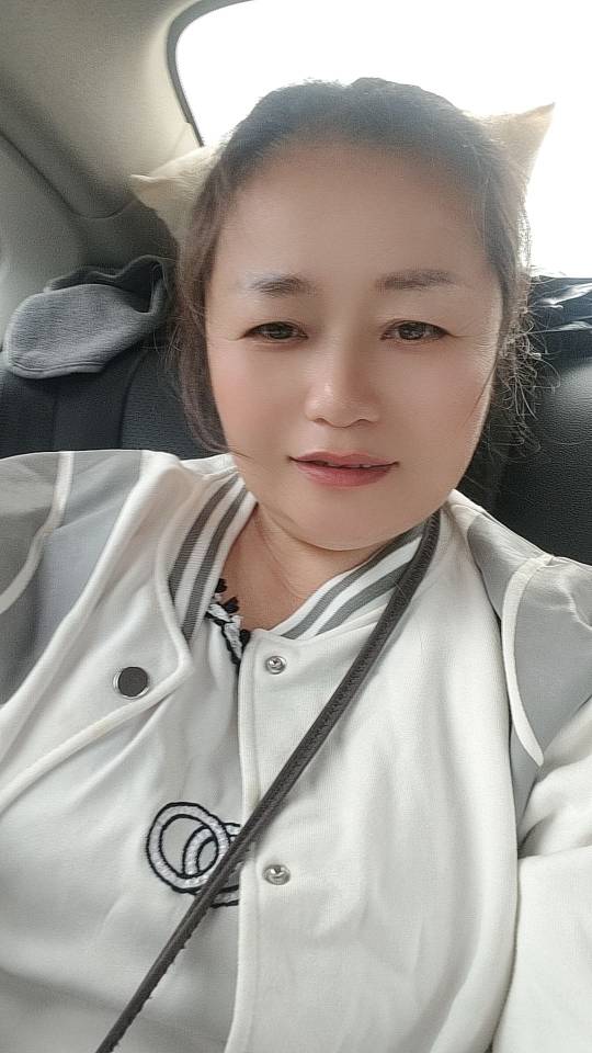 何阿姨照片