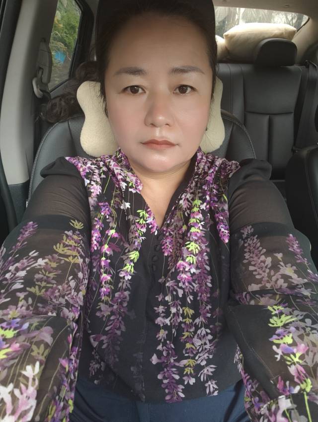 何阿姨照片