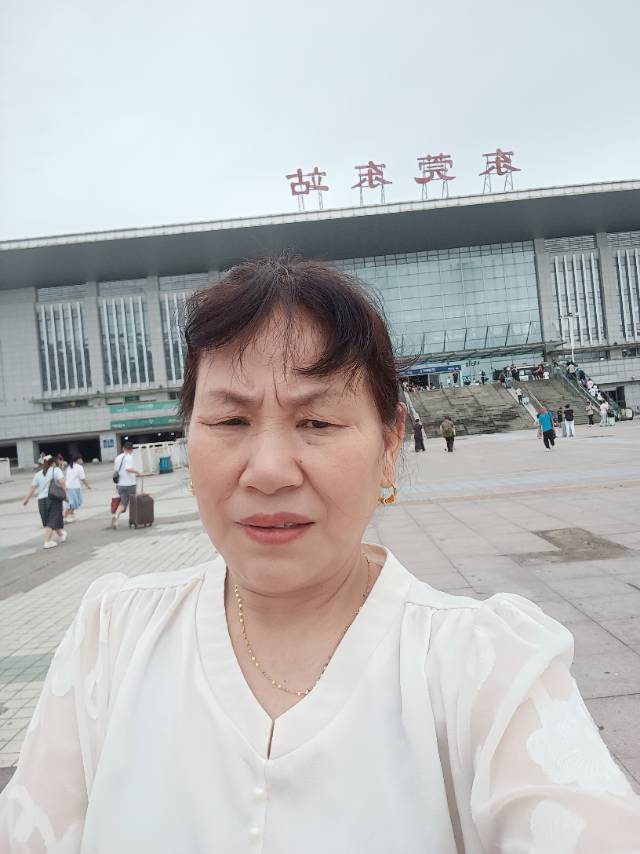 白阿姨照片