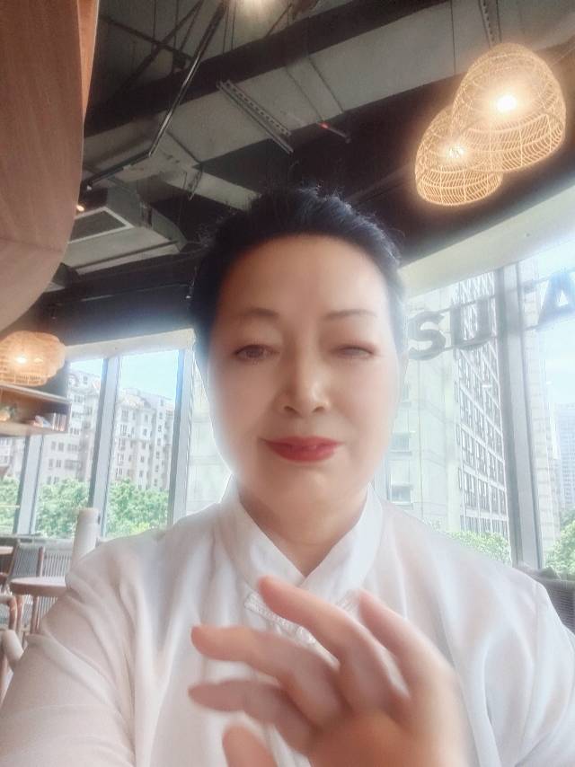 向阿姨照片