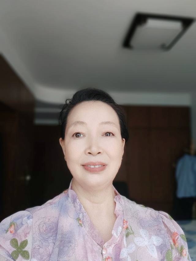 向阿姨照片